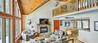 Fishing Haven: Family Home on Indian Lake