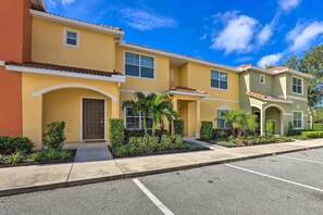 Exterior - Poolside Oasis in Paradise Palms: 6 Mi to Disney! (Kissimmee)