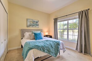 Apartment (3 Bedrooms) - Poolside Oasis in Paradise Palms: 6 Mi to Disney! (Kissimmee)