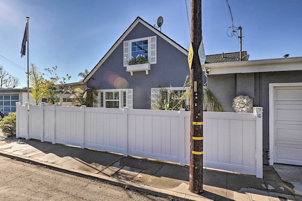 House (1 Bedroom) | Interior - Walk to Ventura Beach: Comfy Home w/ Ocean Views (Ventura)