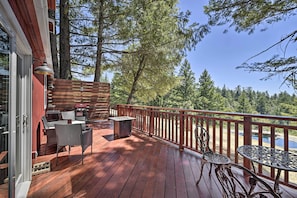 Outdoor dining - Mountain Homestead: Swim, Hike, & Camp On-site! (Los Gatos)