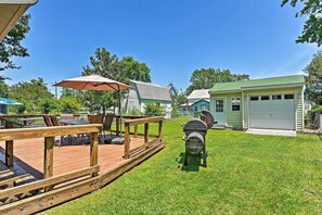 A backyard with a wooden deck, outdoor seating, a barbecue grill, and a garage. - 'isle Have Another' - 1 Block to Colonial Beach! (Colonial Beach)
