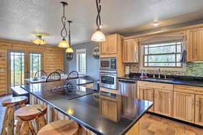 Casa (4 Bedrooms) | Cozinha privada | Micro-ondas, fogão, cooktop, lava-louças