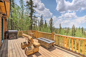 Terrace/patio - Jefferson Cabin w/ Fire Pit & Sauna Near Hiking! (Jefferson)