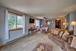 Apartment (2 Bedrooms) | Interior - Lincoln Condo w/ Balcony - 6 Mi to Loon Mtn! (Lincoln)