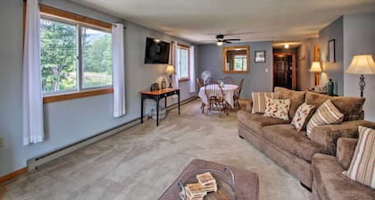 Lincoln Condo w/ Balcony - 6 Mi to Loon Mtn!