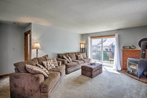 Lincoln Condo w/ Balcony - 6 Mi to Loon Mtn!
