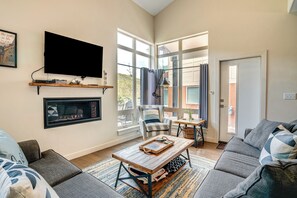 Apartment (2 Bedrooms) | Interior - Steps to Conquest Ski Lift: Granby Home w/ Grill (Granby)