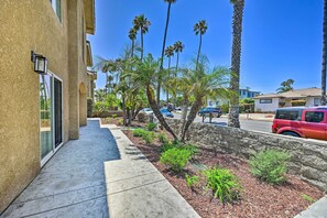 Apartment (4 Bedrooms) | Interior - Oceanside Retreat w/ Balcony - Walk to Beach! (Oceanside)