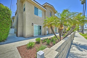 Apartment (4 Bedrooms) | Interior - Oceanside Retreat w/ Balcony - Walk to Beach! (Oceanside)