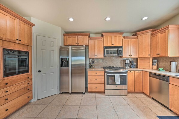 Apartment (4 Bedrooms) | Interior - Oceanside Retreat w/ Balcony - Walk to Beach! (Oceanside)