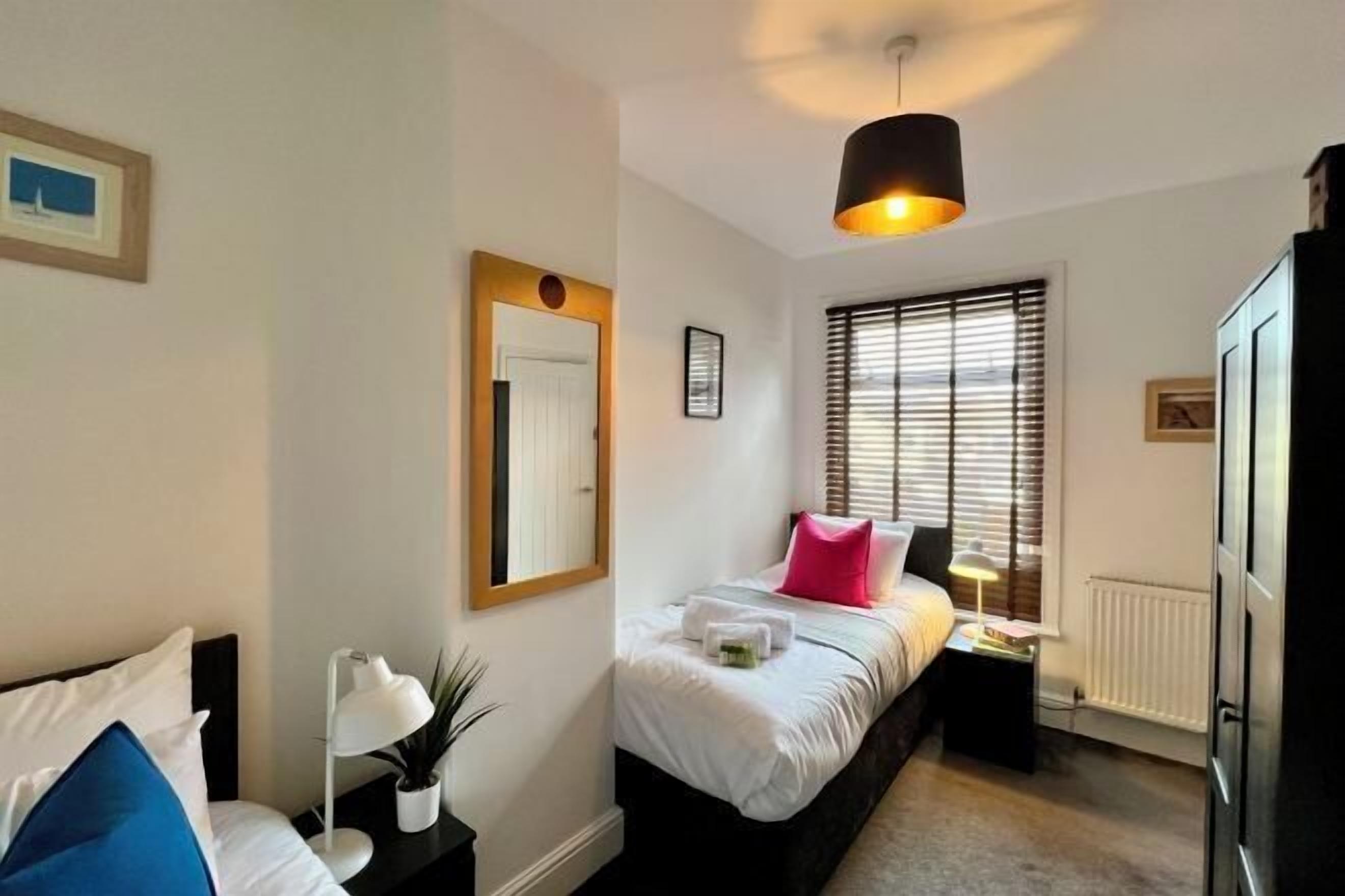 3 bedrooms, iron/ironing board, free WiFi