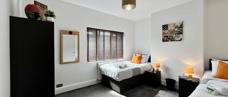 Family Townhome | 3 bilik tidur, seterika/papan seterika, Wi-fi percuma