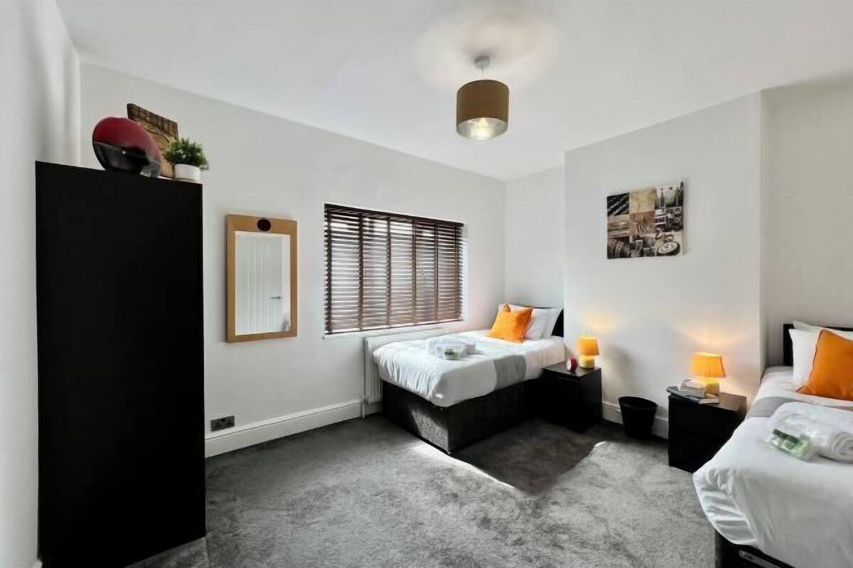 3 bedrooms, iron/ironing board, free WiFi