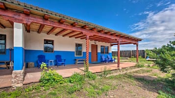 Cottage (2 Bedrooms) | Front of property