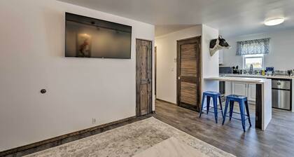 Cottage w/ Patio & Grill - 25 Min to Taos Valley!