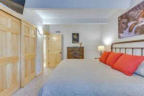 Interior - Breckenridge Condo w/ Spa Access: Walk to Ski Lift (Breckenridge)