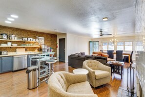 Apartment (2 Bedrooms) | Interior - Walk to Ski Slopes! Red River Condo w/ Fireplace (Red River)