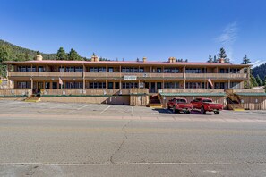 Apartment (2 Bedrooms) | Interior - Walk to Ski Slopes! Red River Condo w/ Fireplace (Red River)