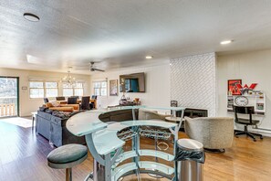 Apartment (2 Bedrooms) | Interior - Walk to Ski Slopes! Red River Condo w/ Fireplace (Red River)