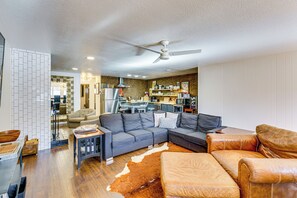 Apartment (2 Bedrooms) | Interior - Walk to Ski Slopes! Red River Condo w/ Fireplace (Red River)