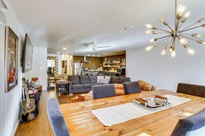 Apartment (2 Bedrooms) | Interior - Walk to Ski Slopes! Red River Condo w/ Fireplace (Red River)