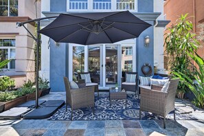 Interior - Oceanside Home w/ Rooftop Patio - Steps to Beach! (Oceanside)