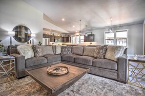 Interior - Northwest Sunriver Getaway w/ Community Amenities! (Bend)