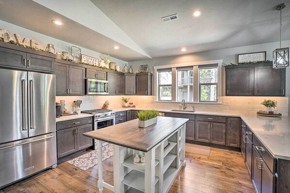 House (3 Bedrooms) | Interior - Northwest Sunriver Getaway w/ Community Amenities! (Bend)