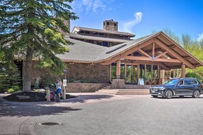 Interior - Northwest Sunriver Getaway w/ Community Amenities! (Bend)