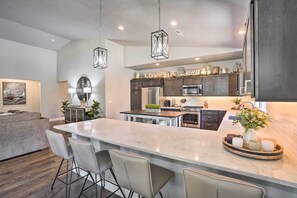 Interior - Northwest Sunriver Getaway w/ Community Amenities! (Bend)