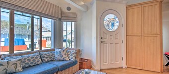 Catalina Island Home: Walk to Main Street Beach!