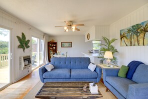 TV - Waterfront Crystal Coast Vacation Rental w/ Deck! (Marshallberg)