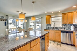 Fridge, microwave, stovetop, dishwasher - Avalon Vacation Rental w/ Porch & Grill! (Avalon)