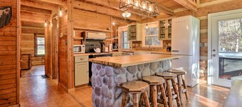 Luxe Dog-friendly Cabin w/ Hot Tub & Game Room