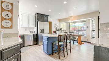 House (4 Bedrooms) | Interior