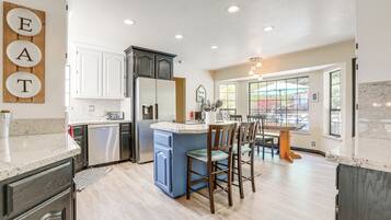 House (4 Bedrooms) | Interior