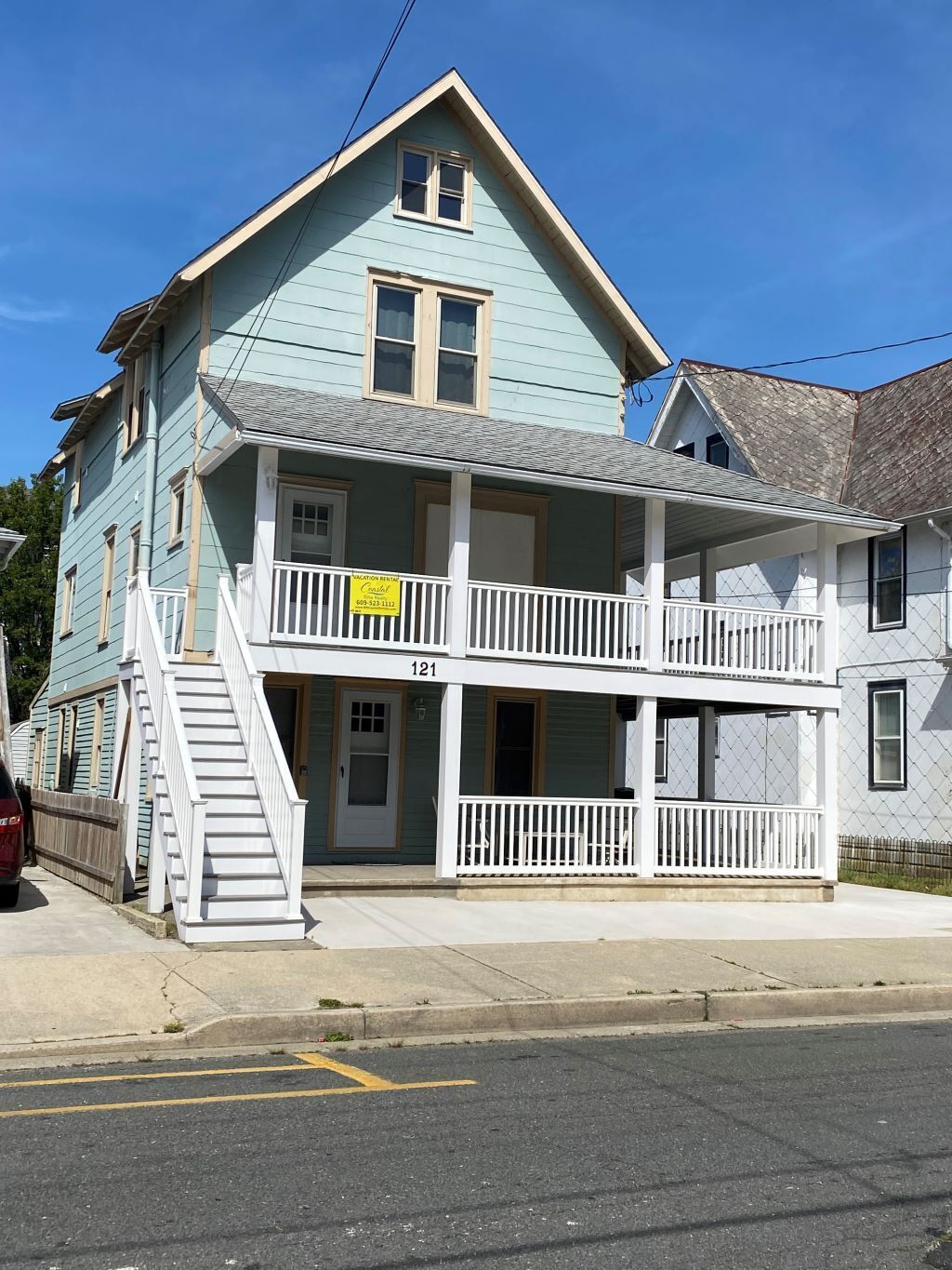 2 BLOCKS TO BEACH BOARDS RIDES WATERPARKS SLEEPS 8 SPACIOUS 2 BED/1BATH!!