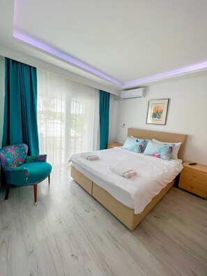 Standardzimmer | Hochwertige Bettwaren, Schreibtisch, Bettwäsche