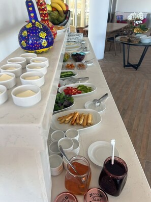 Daily buffet breakfast for a fee - Mercan Otel (Gallipoli)