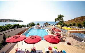 Piscine extérieure (ouverte en saison)