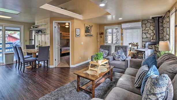 TV, fireplace - Cozy Cabin w/ Deck - Near Lake Arrowhead! (Cedarpines Park)
