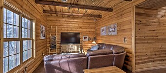 Viola Lakefront Escape w/ 3 Kayaks & Paddle Board