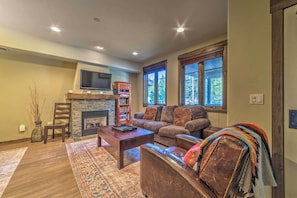 Apartment (3 Bedrooms) | Interior - Central Mammoth Lakes Townhome ~ 1 Mi to Slopes (Mammoth Lakes)