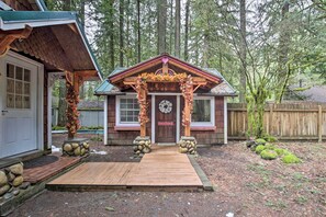 Interior - Walk to Zigzag River: The Sundance Cottage (Rhododendron)