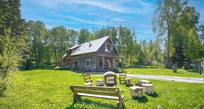 Historic Century-old Cabin in Downtown Hope