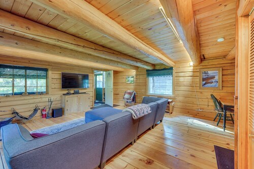 Historic Century-old Cabin in Downtown Hope
