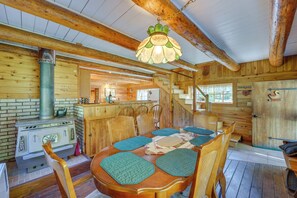 Apartment (0 Bedroom) | Interior - Historic Century-old Cabin in Downtown Hope (Hope)
