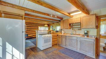 Apartemen (0 Bedroom) | Dapur pribadi | Microwave, oven, kompor, dan peralatan masak/sendok-piring