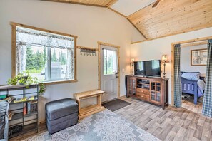Interior - Secluded Kenai Peninsula Cottage in Ninilchik (Ninilchik)